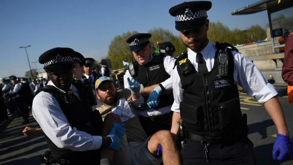 Detenidas 831 personas en una protesta ecologista en Londres