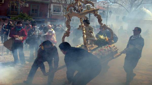 Granada.- S.Santa.- Cúllar Vega recibe a su Niño Resucitado con más de 175.000 petardos Granada.- S.Santa.- Cúllar Vega recibe a su Niño Resucitado con más de 175.000 petardos