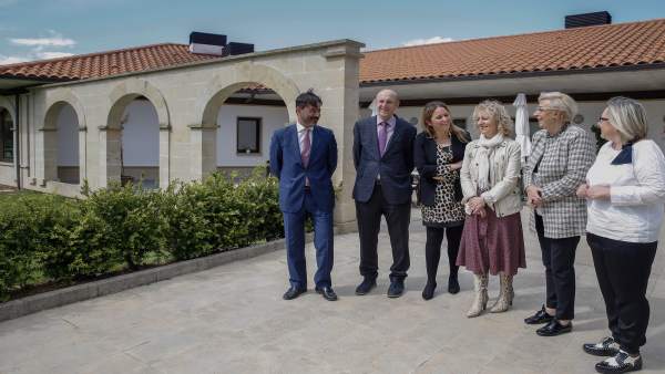 Tezanos destaca el compromiso de la residencia de San Felices para implicar a los mayores en la toma de decisiones Tezanos destaca el compromiso de la residencia de San Felices para implicar a los mayores en la toma de decisiones