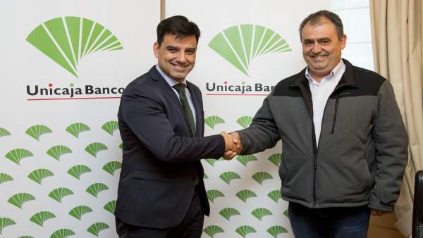 Unicaja Banco renueva su convenio con 380 taxistas de Valladolid para facilitar el acceso al crédito Unicaja Banco renueva su convenio con 380 taxistas de Valladolid para facilitar el acceso al crédito