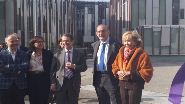 Fernández de la Vega alerta contra políticos que mantienen 'cosas indignas' sobre la igualdad y pide 'no banalizarlos' Fernández de la Vega alerta contra políticos que mantienen 'cosas indignas' sobre la igualdad y pide 'no banalizarlos'