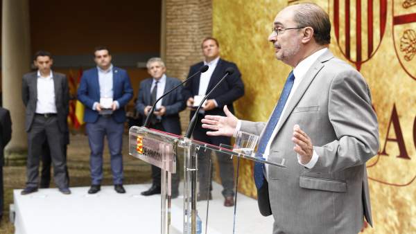 Lambán emplaza, en Huesca, a defender la explotación familiar agraria para hacer frente a la despoblación Lambán emplaza, en Huesca, a defender la explotación familiar agraria para hacer frente a la despoblación