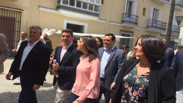 Sevilla.-28A.-Arrimadas critica que Torra se 'indigne' por la quema de un muñeco de Puigdemont cuando 'anima a los CDR' Sevilla.-28A.-Arrimadas critica que Torra se 'indigne' por la quema de un muñeco de Puigdemont cuando 'anima a los CDR'