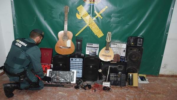 Sucesos.- Detenido un joven en Almazán (Soria) por el robo de varios instrumentos musicales y aparatos electrónicos Sucesos.- Detenido un joven en Almazán (Soria) por el robo de varios instrumentos musicales y aparatos electrónicos