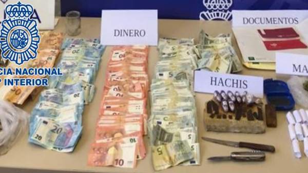 Córdoba.- Sucesos.- Detenidos tres acusados de menudear con hachís y marihuana en el Sector Sur Córdoba.- Sucesos.- Detenidos tres acusados de menudear con hachís y marihuana en el Sector Sur