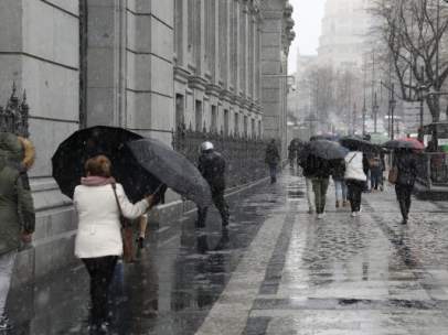 Las lluvias continuarán este martes con la bajada de las temperaturas.