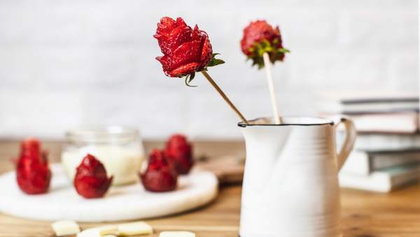 Fresas con forma de rosa Fresas con forma de rosa