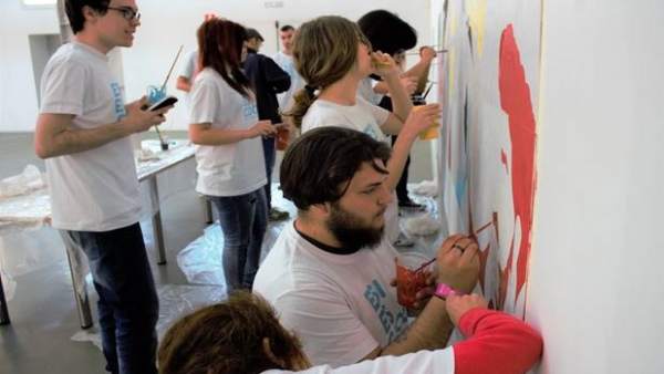 Artistas de la ESI mostrarán su talento pintando un mural gigante en Vallsur Artistas de la ESI mostrarán su talento pintando un mural gigante en Vallsur