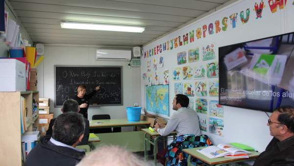 28A.- Cs Recrea Un Barracón En La Playa Del Gurugú Y Asegura Que 'La Educación Prefabricada Tiene Fecha De Caducidad' 28A.- Cs Recrea Un Barracón En La Playa Del Gurugú Y Asegura Que 'La Educación Prefabricada Tiene Fecha De Caducidad'