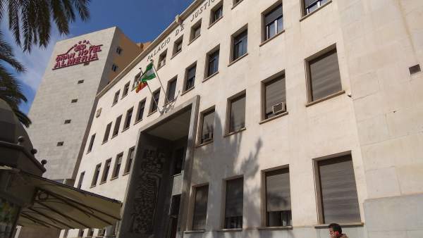 Almería.- Tribunales.- Condenado a 14 años de prisión por agredir sexualmente de su hijastra de nueve años Almería.- Tribunales.- Condenado a 14 años de prisión por agredir sexualmente de su hijastra de nueve años