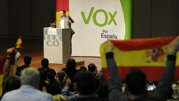 Santiago Abascal visita A Coruña en un acto de campaña electoral Santiago Abascal visita A Coruña en un acto de campaña electoral