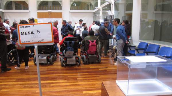 28A.- Un Centenar De Personas Con Discapacidad Intelectual Participan En Badajoz En Un Simulacro Electoral 28A.- Un Centenar De Personas Con Discapacidad Intelectual Participan En Badajoz En Un Simulacro Electoral