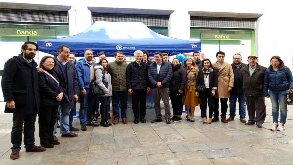 FOTO FIRMA:EP. Suárez Illana en Salamanca junto a integrantes y candidatos del PP de Salamanca FOTO FIRMA:EP. Suárez Illana en Salamanca junto a integrantes y candidatos del PP de Salamanca