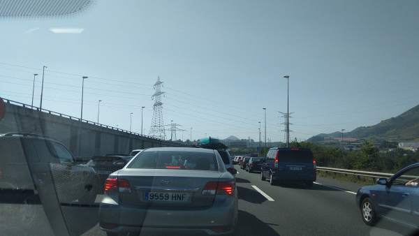 S.Santa.- Comienza la operación salida en Euskadi y se prevén 490.000 desplazamientos, que controlarán 200 ertzainas S.Santa.- Comienza la operación salida en Euskadi y se prevén 490.000 desplazamientos, que controlarán 200 ertzainas