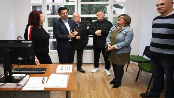 Granada.- El Ayuntamiento instala una oficina de atención sociolaboral en el barrio de la Chana Granada.- El Ayuntamiento instala una oficina de atención sociolaboral en el barrio de la Chana
