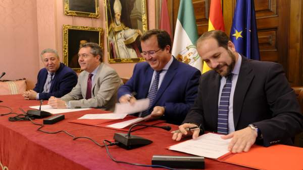 Sevilla.- El Ayuntamiento cede dos locales para la Banda de las Tres Caídas de Triana y su Escuela de Música Sevilla.- El Ayuntamiento cede dos locales para la Banda de las Tres Caídas de Triana y su Escuela de Música