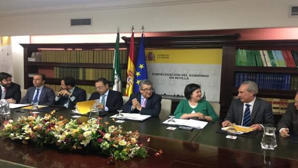 Sevilla.- La comisión del Pfoea aprueba una distribución con 36 millones para 26.000 contratos y 500.000 jornales Sevilla.- La comisión del Pfoea aprueba una distribución con 36 millones para 26.000 contratos y 500.000 jornales