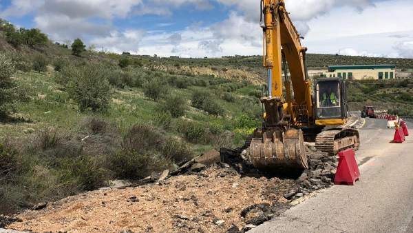 Jaén.- Comienza la reparación de la carretera A-315 para mejorar la seguridad en Torreperogil y Huesa Jaén.- Comienza la reparación de la carretera A-315 para mejorar la seguridad en Torreperogil y Huesa