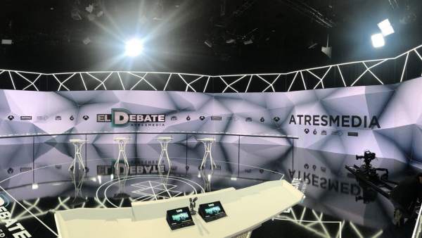 El plató en el que se celebra el segundo debate.