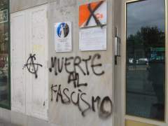 Cs condena el 'ataque' a su sede de Almería, pintada con el mensaje 'Muerte al fascismo'