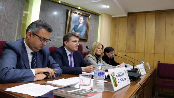 Jaén.- Más de 70 abogados se forman en un curso sobre delitos contra la seguridad del tráfico Jaén.- Más de 70 abogados se forman en un curso sobre delitos contra la seguridad del tráfico