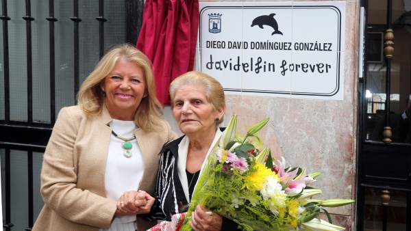 Málaga.- Marbella recuerda a David Delfín con el descubrimiento de una placa con su nombre en el barrio en el que creció Málaga.- Marbella recuerda a David Delfín con el descubrimiento de una placa con su nombre en el barrio en el que creció