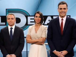 Sánchez, junto a Pastor y Vallés.