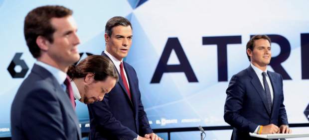 Los candidatos, durante el debate