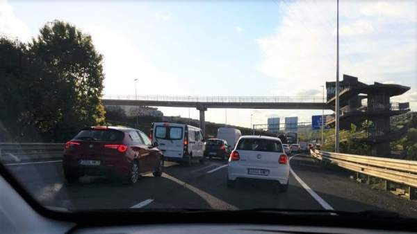 Una colisión entre cinco vehículos sin heridos genera en el Txorierri retenciones kilométricas Una colisión entre cinco vehículos sin heridos genera en el Txorierri retenciones kilométricas