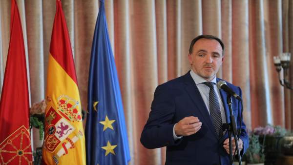 Rivera y Esparza, firman el acuerdo por el que Cs y UPN concurrirán conjuntamente a las elecciones generales Rivera y Esparza, firman el acuerdo por el que Cs y UPN concurrirán conjuntamente a las elecciones generales