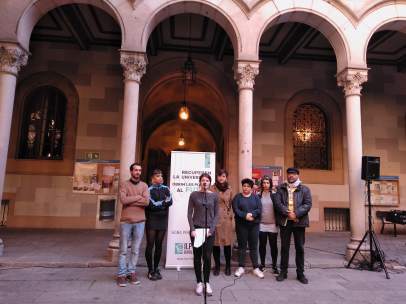 Miembros y portavoz de la ILP Universitats.