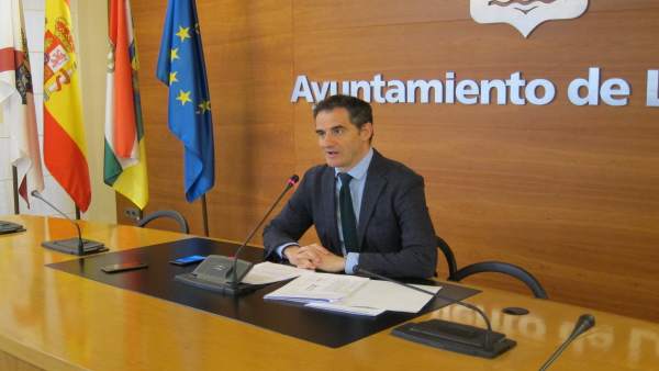 Aprobado un gasto de 6.655 euros para el mantenimiento de las cubiertas fotovoltaicas municipales durante un año Aprobado un gasto de 6.655 euros para el mantenimiento de las cubiertas fotovoltaicas municipales durante un año