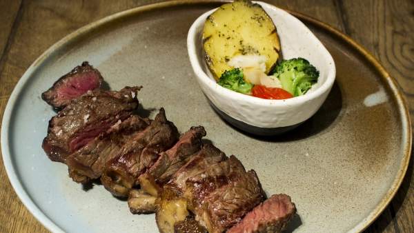 Plato de carne 3 Lucas. Plato de carne 3 Lucas.