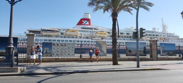 Crucero en el muelle de Cádiz