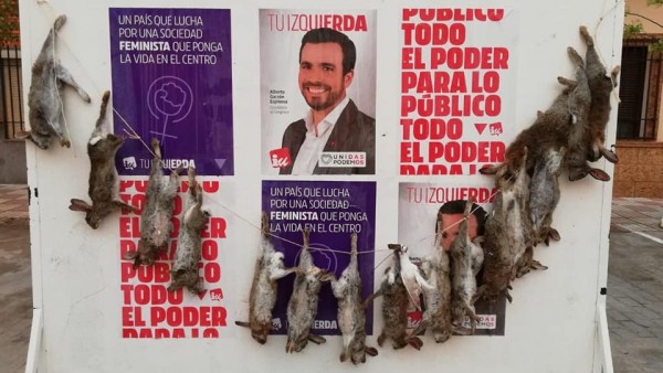 Conejos muertos en los carteles de Unidas Podemos Conejos muertos en los carteles de Unidas Podemos