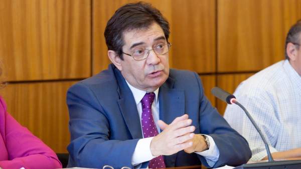 La ULL pide una reunión 'urgente' con Clavijo ante la 'drástica' disminución de las ayudas para tesis doctorales La ULL pide una reunión 'urgente' con Clavijo ante la 'drástica' disminución de las ayudas para tesis doctorales