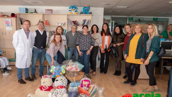 Córdoba.- Escuelas de Aceia donan 900 libros para niños al Hospital Reina Sofía y al Infanta Margarita de Cabra Córdoba.- Escuelas de Aceia donan 900 libros para niños al Hospital Reina Sofía y al Infanta Margarita de Cabra