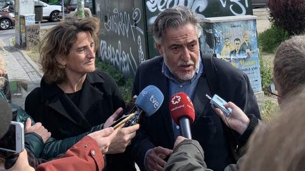 Pepu Hernández en declaraciones a los medios. Pepu Hernández en declaraciones a los medios.