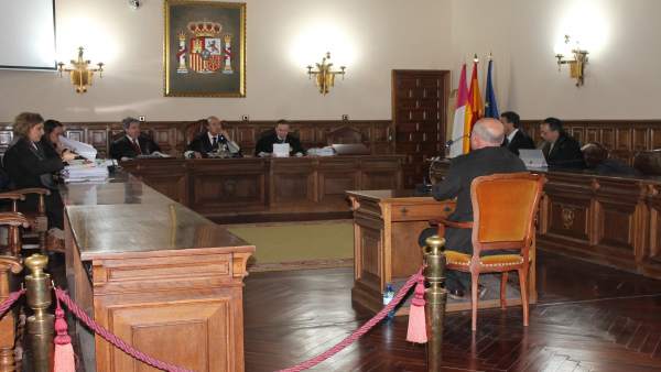 AV.- Trib.- Profesor de música de Cuenca acusado de abusos afirma que tuvo relaciones con alumna 'y las empezó ella' AV.- Trib.- Profesor de música de Cuenca acusado de abusos afirma que tuvo relaciones con alumna 'y las empezó ella'