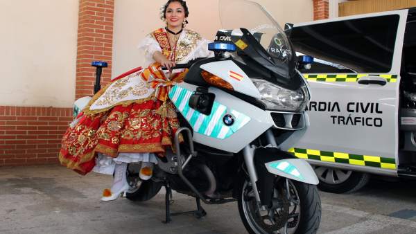 La Reina de la Huerta y sus damas de honor visitan las instalaciones de la Guardia Civil de Murcia La Reina de la Huerta y sus damas de honor visitan las instalaciones de la Guardia Civil de Murcia