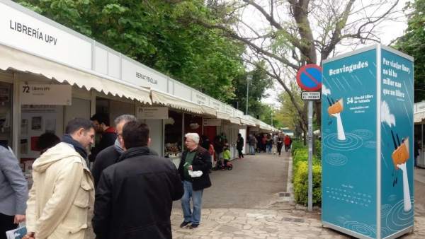 Arranca en els Jardins de Vivers la 54 Fira del Llibre de València Arranca en els Jardins de Vivers la 54 Fira del Llibre de València