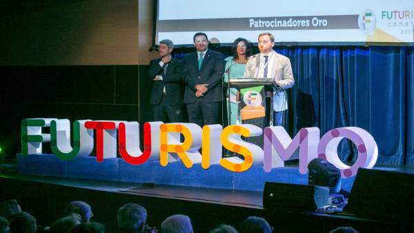 Castellano defiende la 'solidez' de Canarias ante los 'retos' del turismo, especialmente el 'brexit' Castellano defiende la 'solidez' de Canarias ante los 'retos' del turismo, especialmente el 'brexit'