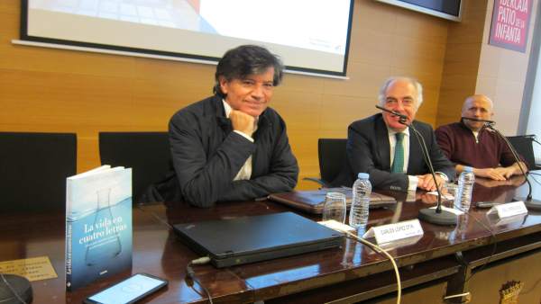 El científico López-Otín expresa su voluntad de reconstruir el laboratorio en Asturias, pero sin prisas El científico López-Otín expresa su voluntad de reconstruir el laboratorio en Asturias, pero sin prisas