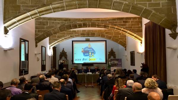 Cuevas aboga por trabajo común de administraciones públicas y empresas para 'construir infraestructuras más sostenibles' Cuevas aboga por trabajo común de administraciones públicas y empresas para 'construir infraestructuras más sostenibles'