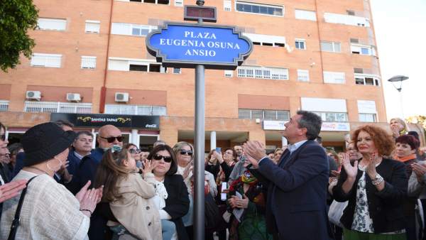 Sevilla.- Ayuntamiento reconoce con una plaza a Eugenia 'Yeni' Osuna Ansio, presidenta de Vecinos Andalucía Residencial Sevilla.- Ayuntamiento reconoce con una plaza a Eugenia 'Yeni' Osuna Ansio, presidenta de Vecinos Andalucía Residencial