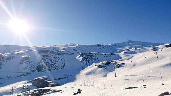 Granada.- Turismo.- Sierra Nevada abre 70 kilómetros de pistas en jornada soleada tras el cierre del pasado jueves Granada.- Turismo.- Sierra Nevada abre 70 kilómetros de pistas en jornada soleada tras el cierre del pasado jueves