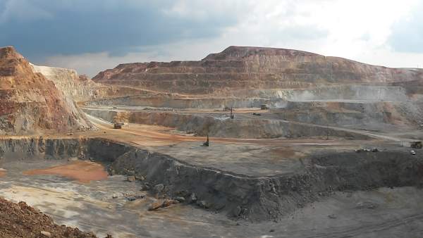 Corta en Atalaya Mining en la mina de Riotinto. Corta en Atalaya Mining en la mina de Riotinto.