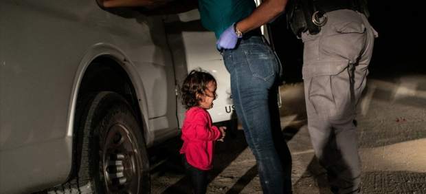 Fotografía de John Moore ganadora del concurso de fotoperiodismo World Press Photo. 