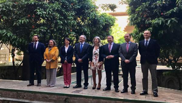 Sevilla.- La Junta elogia su labor en la provincia en los cien primeros días y ve su modelo 'exportable para el país' Sevilla.- La Junta elogia su labor en la provincia en los cien primeros días y ve su modelo 'exportable para el país'