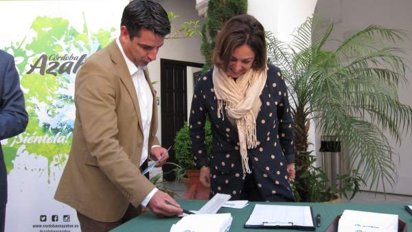 Córdoba.- La alcaldesa dice que 'no hay división' con IU por la suspensión de licencias a pisos turísticos Córdoba.- La alcaldesa dice que 'no hay división' con IU por la suspensión de licencias a pisos turísticos